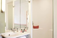 Ibis Budget Portsmouth - Bathroom