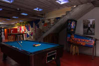 Urbany Go - Pool Table