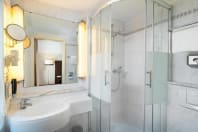 Leonardo Hotel Berlin KU'DAMM - Bathroom