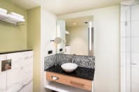 Leonardo Hotel Hamburg Altona - Bathroom 1