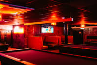 Spot White American Pool Lounge