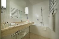 EA Hotel Julis - Bathroom