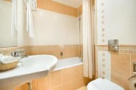 EA Hotel Rokoko- Bathroom