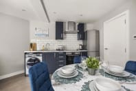 Buzzing Apartments 4