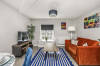 Buzzing Apartments 4