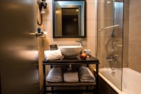 NYX Hotel Madrid - Bathroom