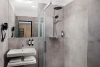 EA Hotel Moment - Bathroom