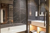 Golden Tulip - Bathroom