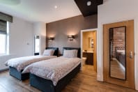 Tom Thumb Apartments - New