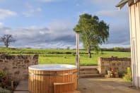 Broomrigg Farmhouse - Hot Tub