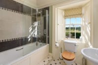 Winton Cottage - Bathroom