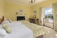 Wintonhill Farmhouse - Twin