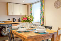 Dovedale-Dining-area