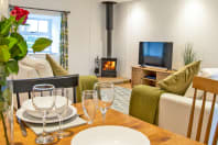 Summer Cottage-Living-Rom-3