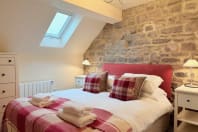 Bluebell Cottage-Bedroom 3