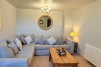 Clover Cottage - Living 1