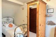 Clover Cottage - Bedroom 1