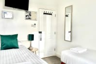 Sirius Black International Ltd ( Reef Lodge)