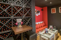 veeno-edinburgh-wine-bar-seating.jpg