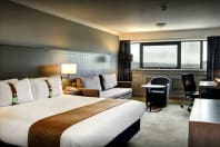 Holiday Inn - Cardiff - bedroom
