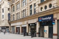 Travel Lodge Cardiff - QueenSt - EXTERIOR