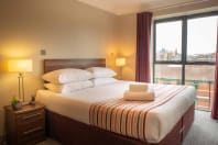 PREMIER SUITES Bristol Redcliffe Bright Bedrooms