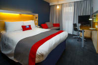 Holiday Inn Express Cambridge - double bedroom