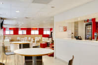 Travel Lodge - Cardiff QueenSt - BARCAFE