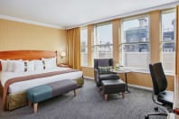 Holiday Inn Mayfair - bedroom