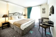 hotel l'ermitage - bedroom