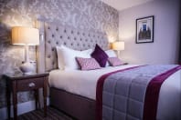 Doubletree by Hilton Chelternham - bedroom