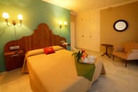 Hotel PYR - Double bedroom