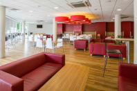 Travelodge - Cambridge Newmarket Rd - dinning area and lounge