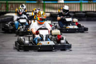 men karting