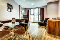 Roomzz Leeds City - lounge