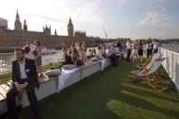 Bateaux London group drinking