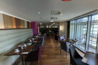 Radisson Blu - Cardiff - lounge area