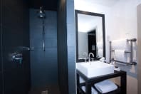 Malmaison Hotel, Liverpool bathroom