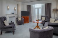 Hilton Brighton Metropole - GuestLivingRoom