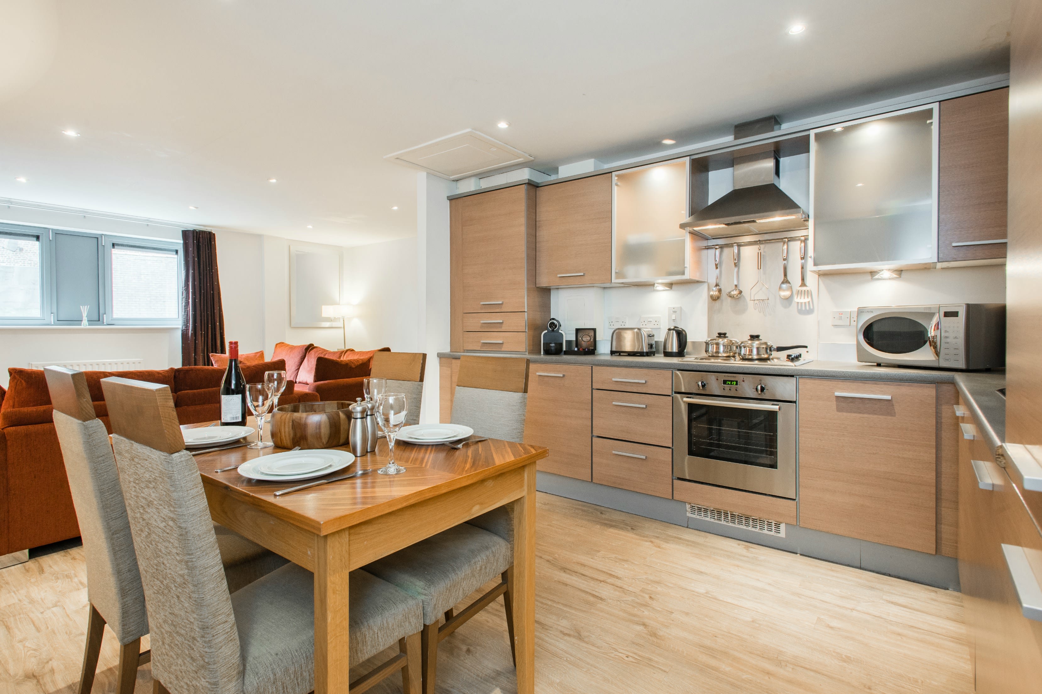 PREMIER SUITES Newcastle Bright and Open Plan Apartment.