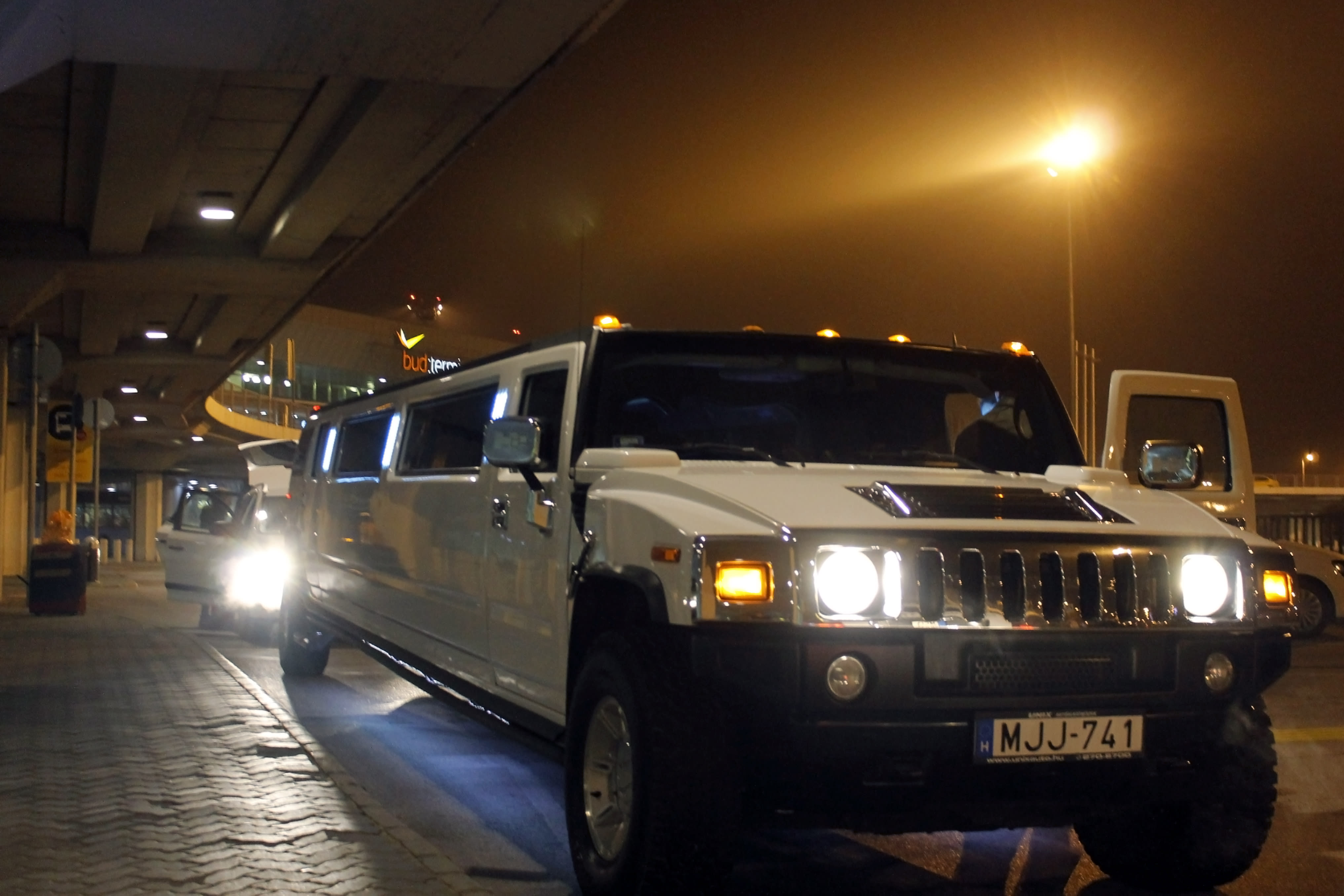 budapest hummer limousine transfers