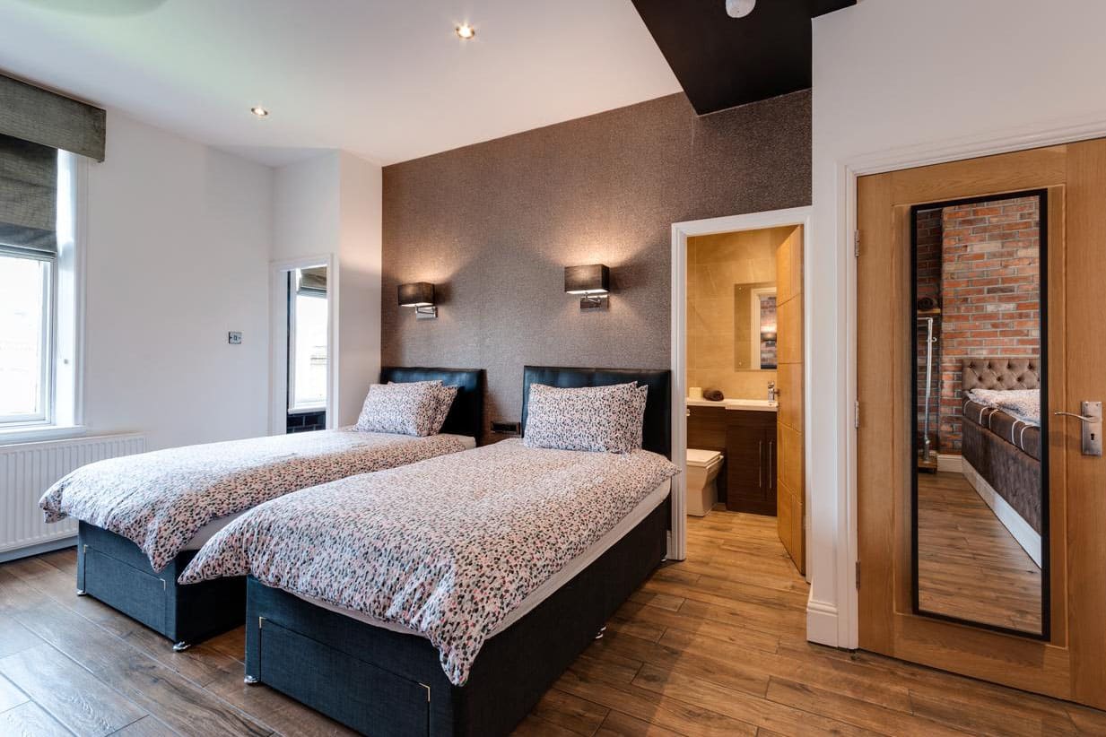Tom Thumb Apartments
