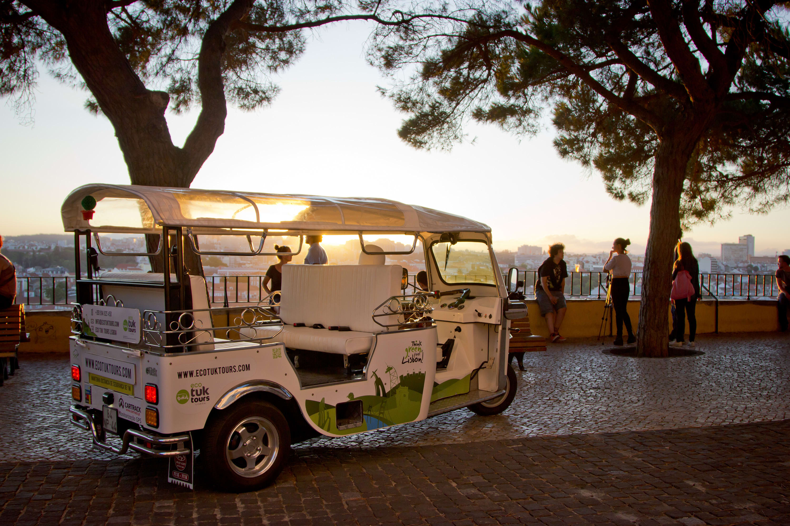 MTS Globe - TUK TUK IN LISBON