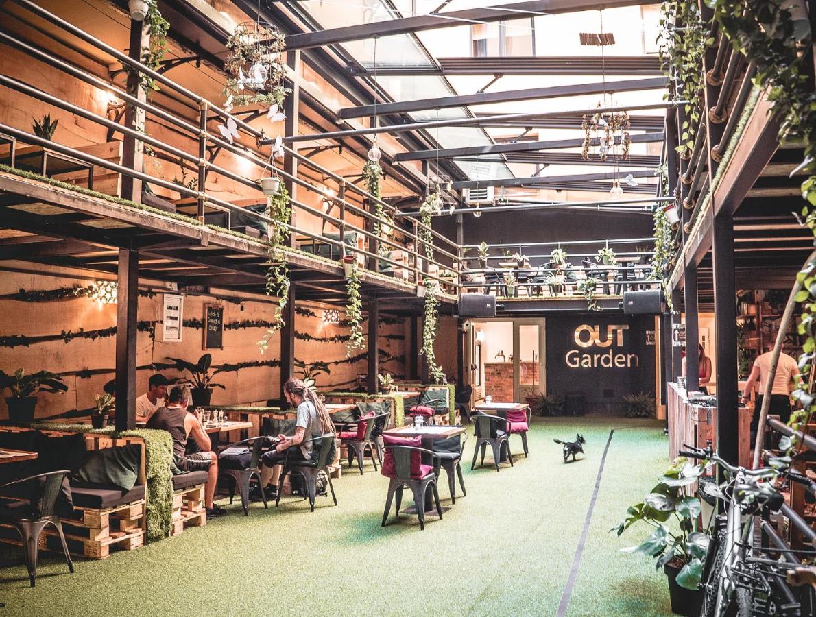 Garden Bar