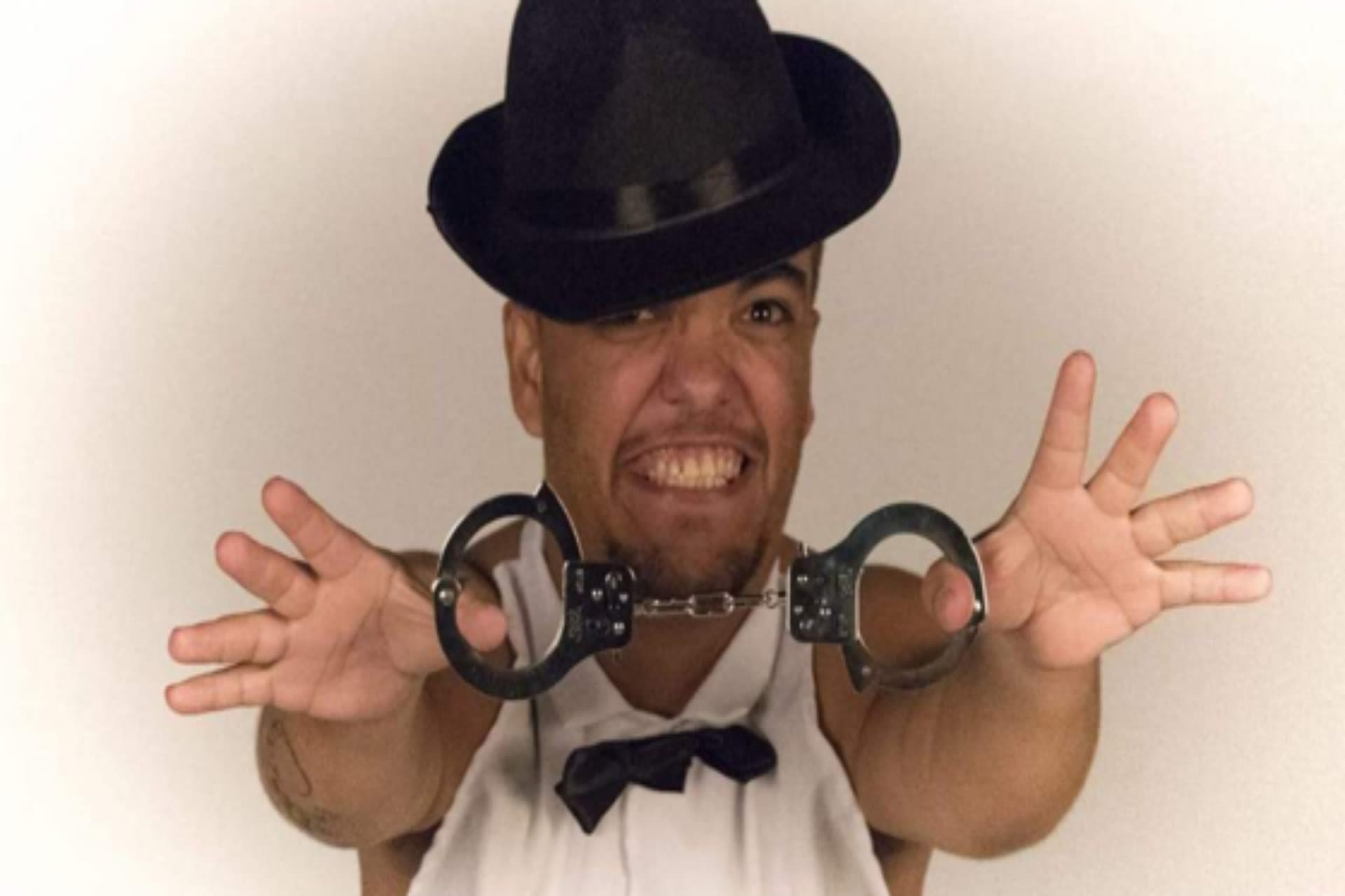 Handcuff Dwarf
