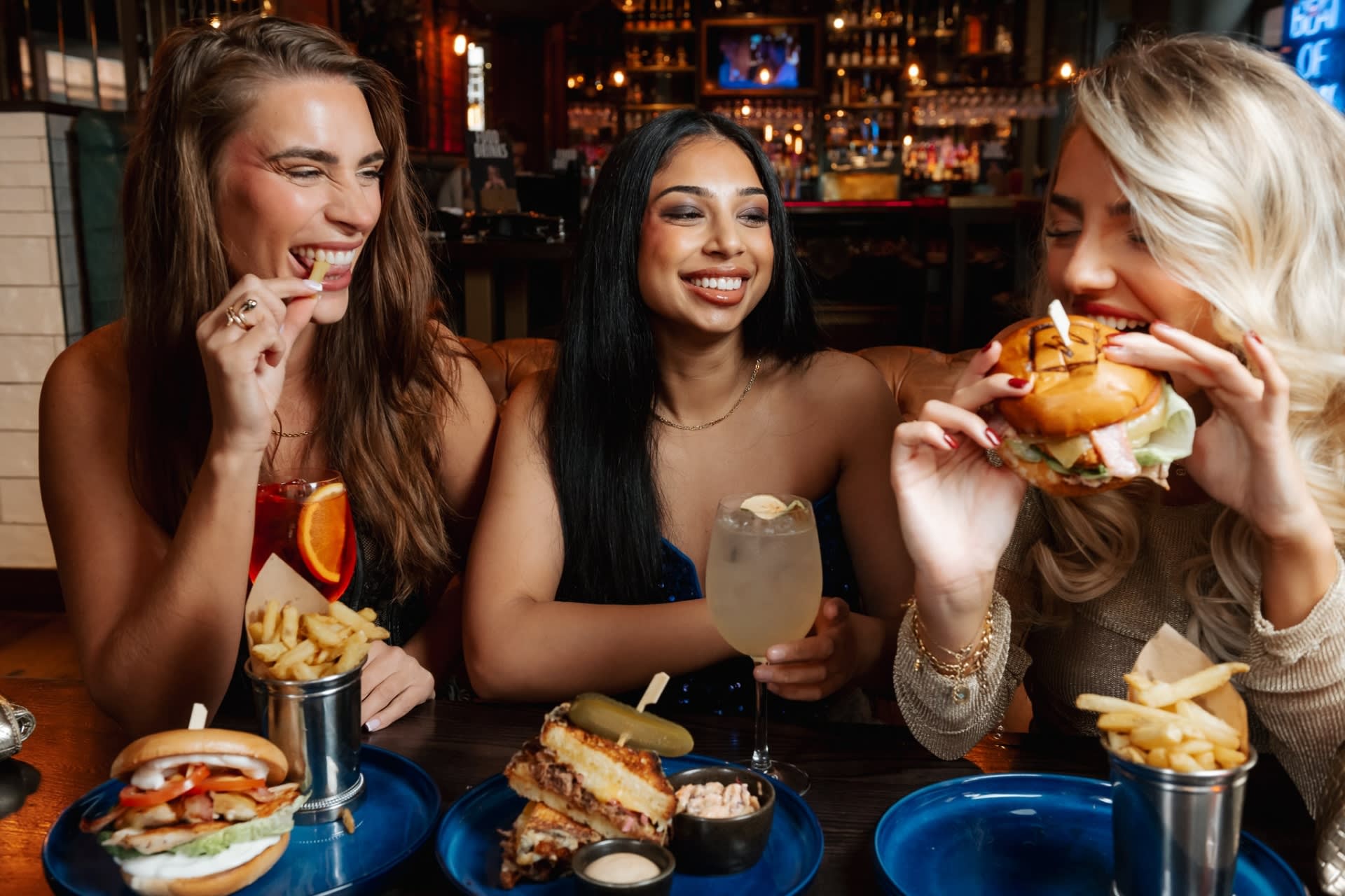BOTTOMLESS Dining