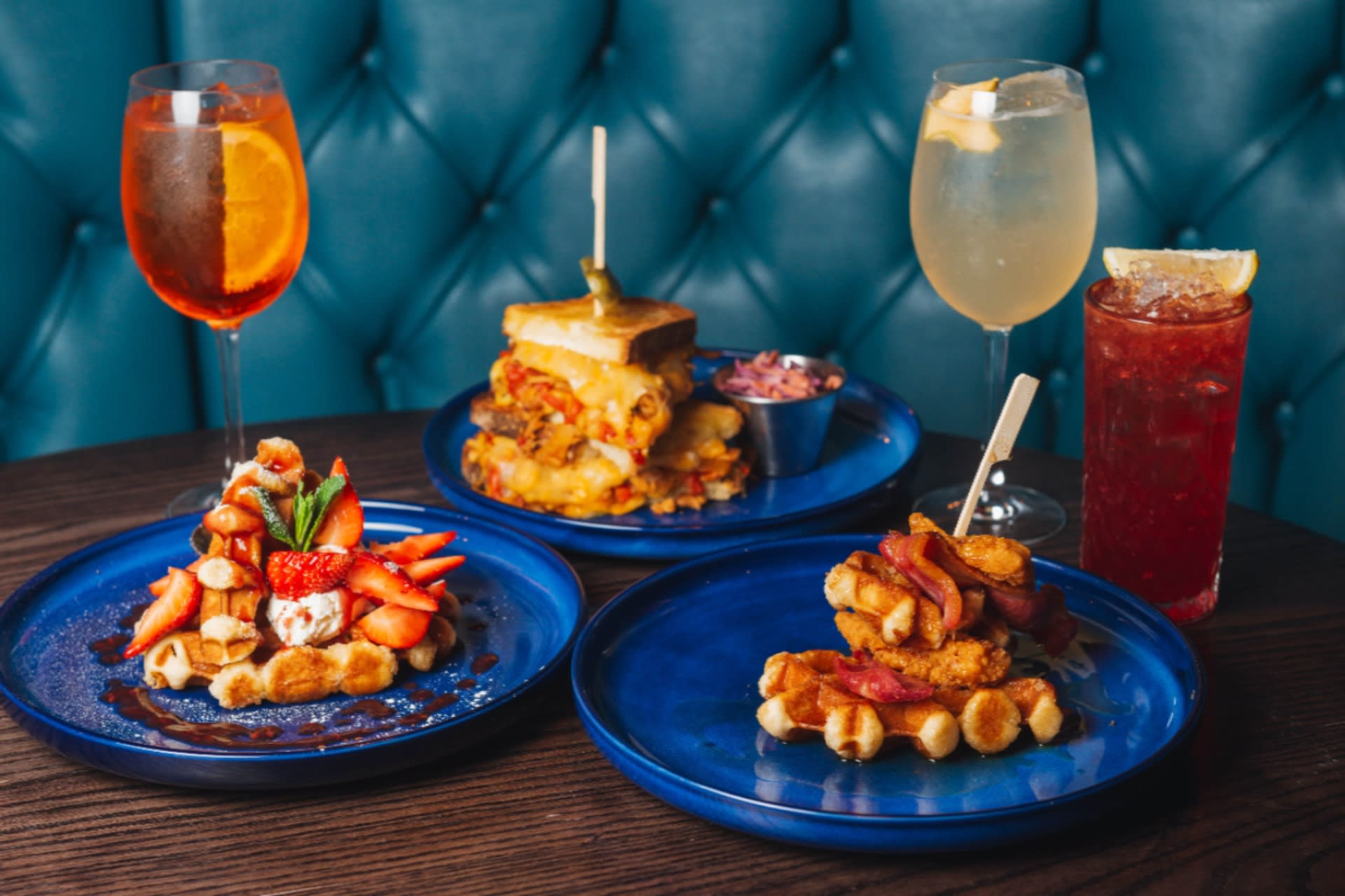 BOTTOMLESS BRUNCH