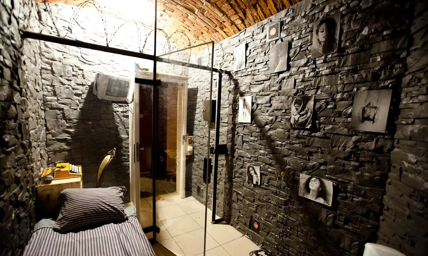 Escape Room Scary Hostel
