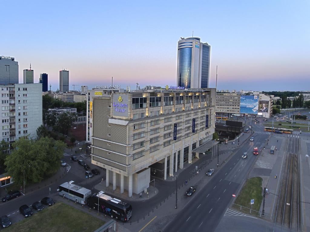 Golden Tulip - Outside 2