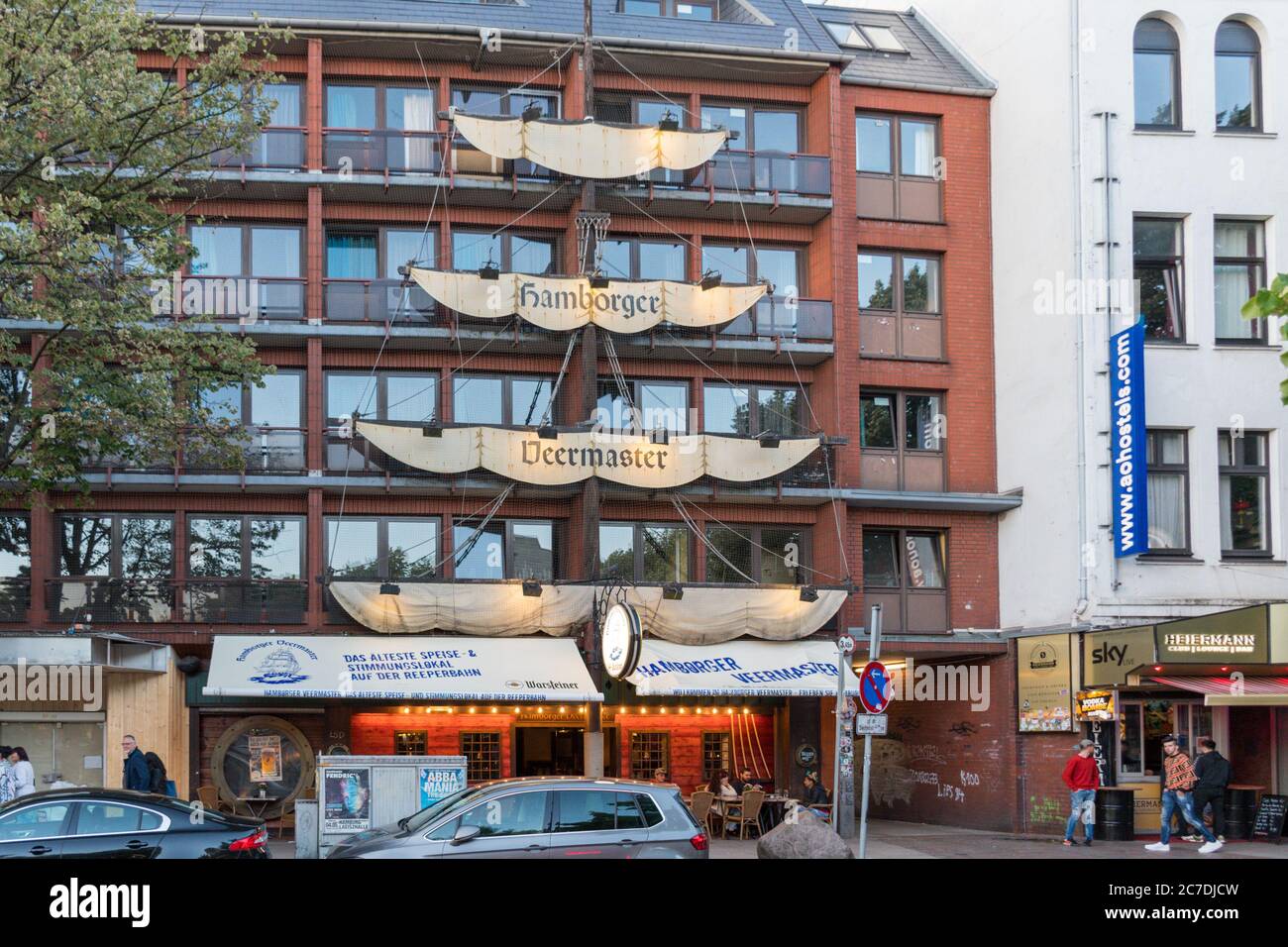 Hamborger Veermaster - Outside
